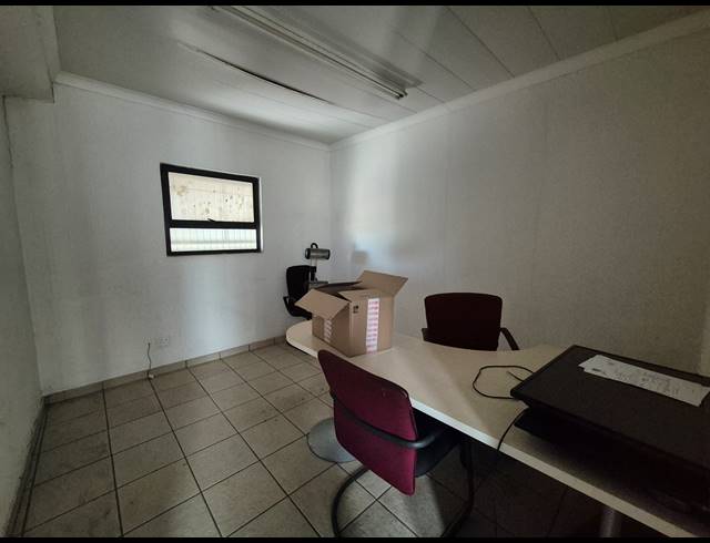 490M² WAREHOUSE TO LET IN DRIEHOEK